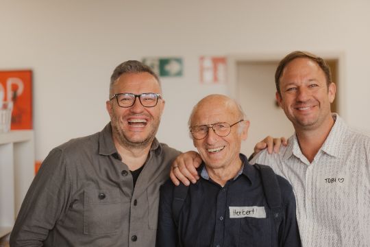 Zwei Generationen, eine Haltung Zusammen mit Tobi Kämmerer bringen wir bei Kämmerer und Esche das Wissen von Herbert Kämmerer und der Systemwerkstatt Darmstadt ein.