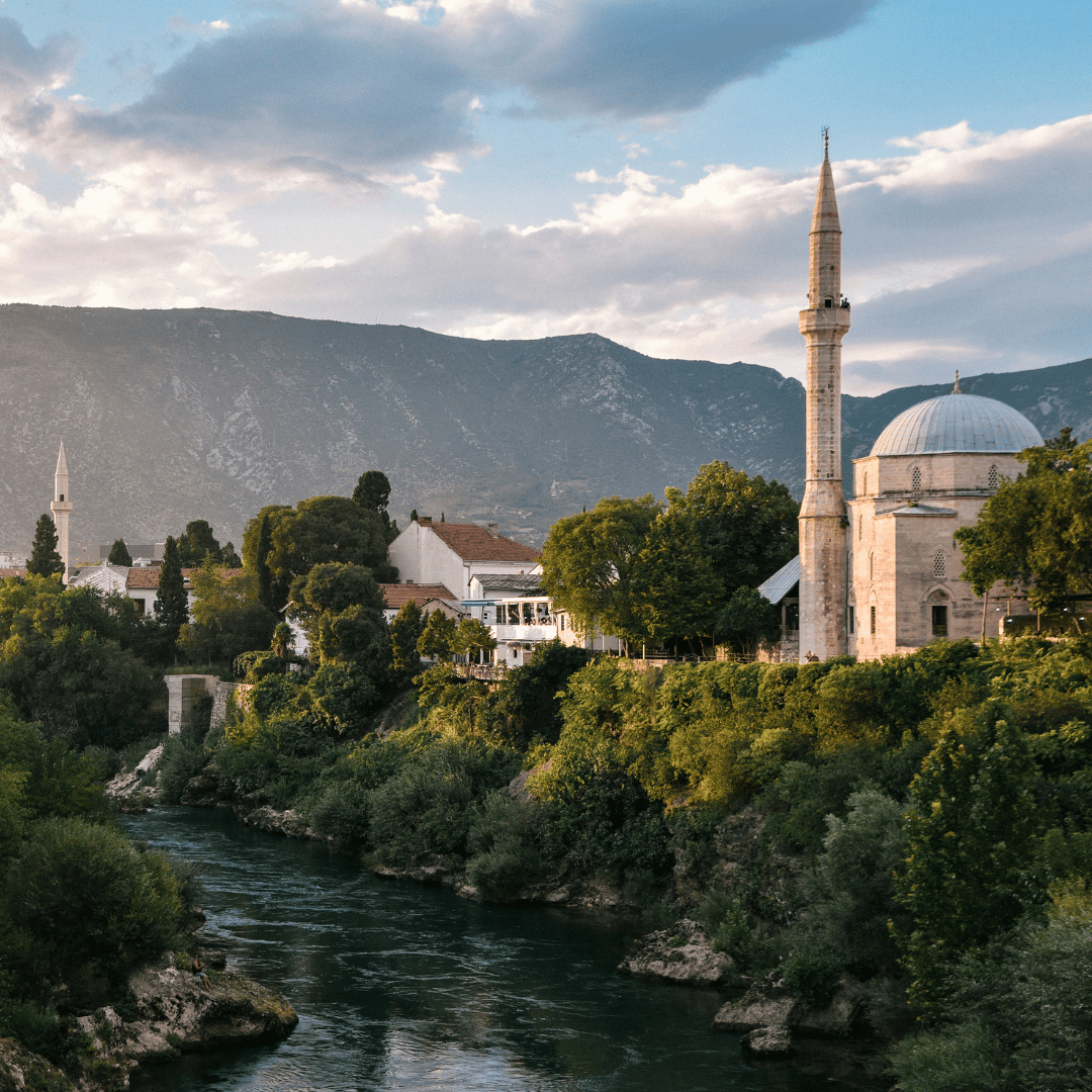 Bosnien Moschee Am Fluss