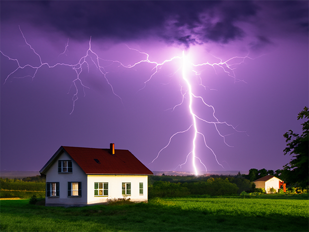 Wie sichert man sein Haus gegen Unwetter und Blitze ab? Vergleichen Sie mit uns Gebäudeversicherungen