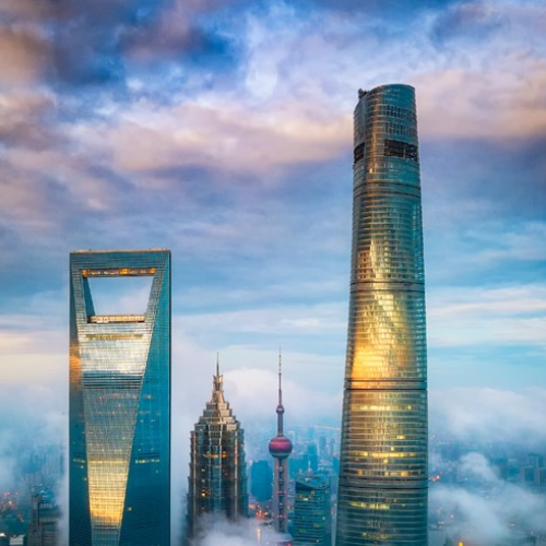 Shanghai Tower – Abschluss der Delegationsreise und Innovationsreise mit ABC Personal GmbH, inspiriert von Jörg Knoblauch. Einblicke in die Finanzwelt bei LBBW Bank und Elektromobilität bei NIO, gefolgt von einem exklusiven Dinner mit der Expat-Community.