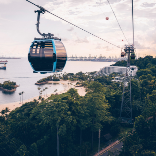 Seilbahn nach Sentosa Island – Unternehmerreise mit ABC Personal GmbH. Zukunftsweisende Bildung, urbane Entwicklung in der Singapore City Gallery und innovative Drohnentechnologie hautnah erleben.
