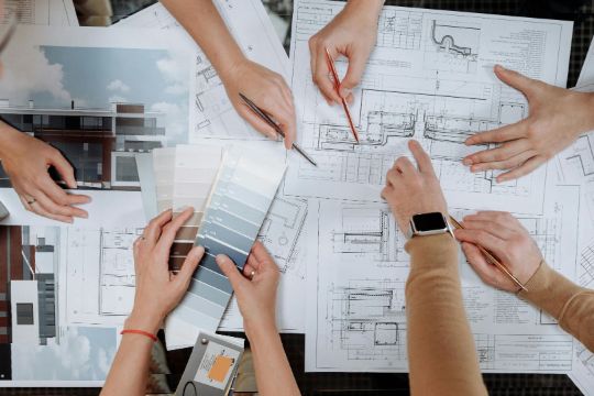 Menschen die ein Projektplanen