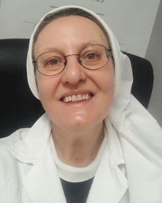 Sr. Marta (Joanna Waz)